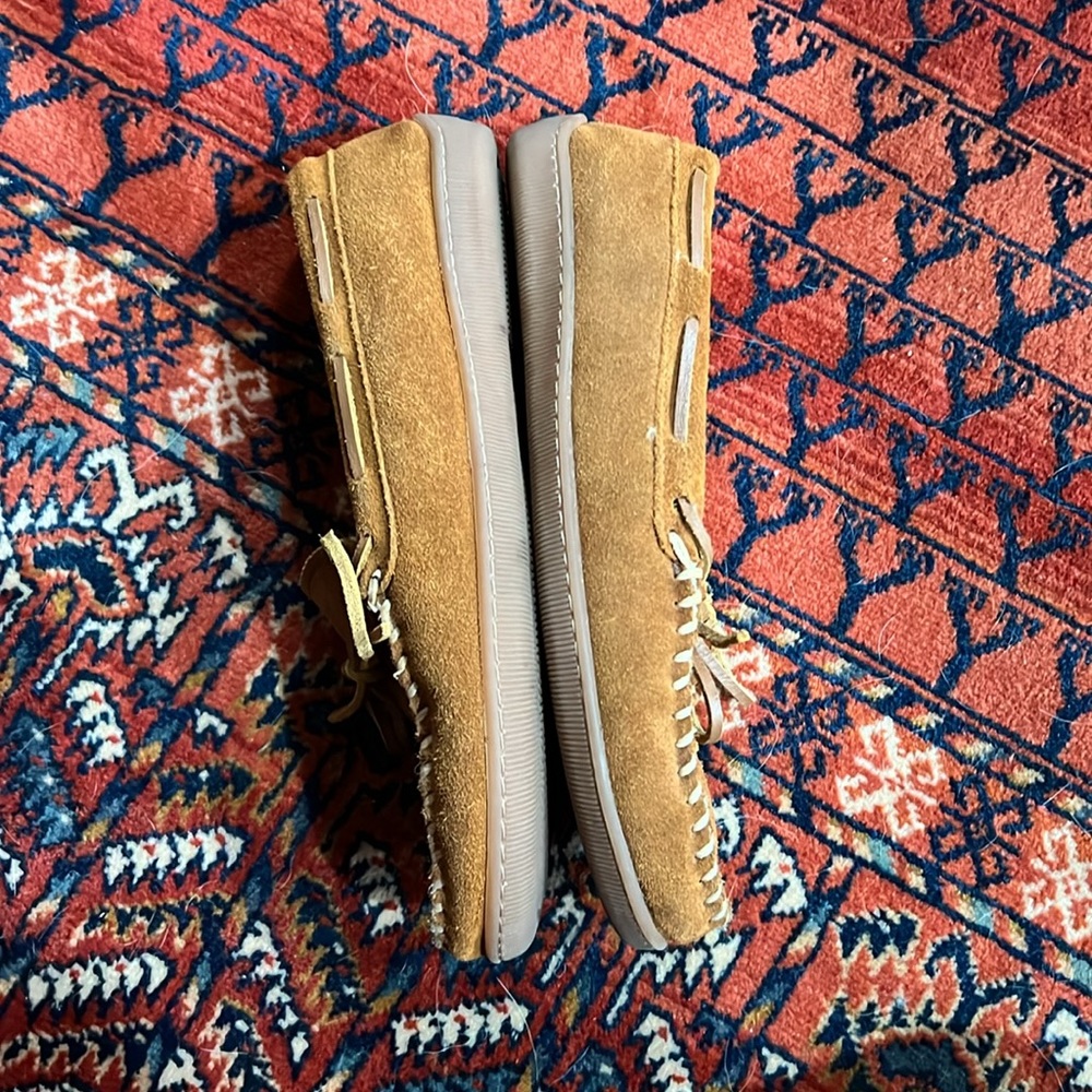 MINNETONKA
PILE LINED HARD MOCCASIN SLIPPER - Picture 6 of 7
